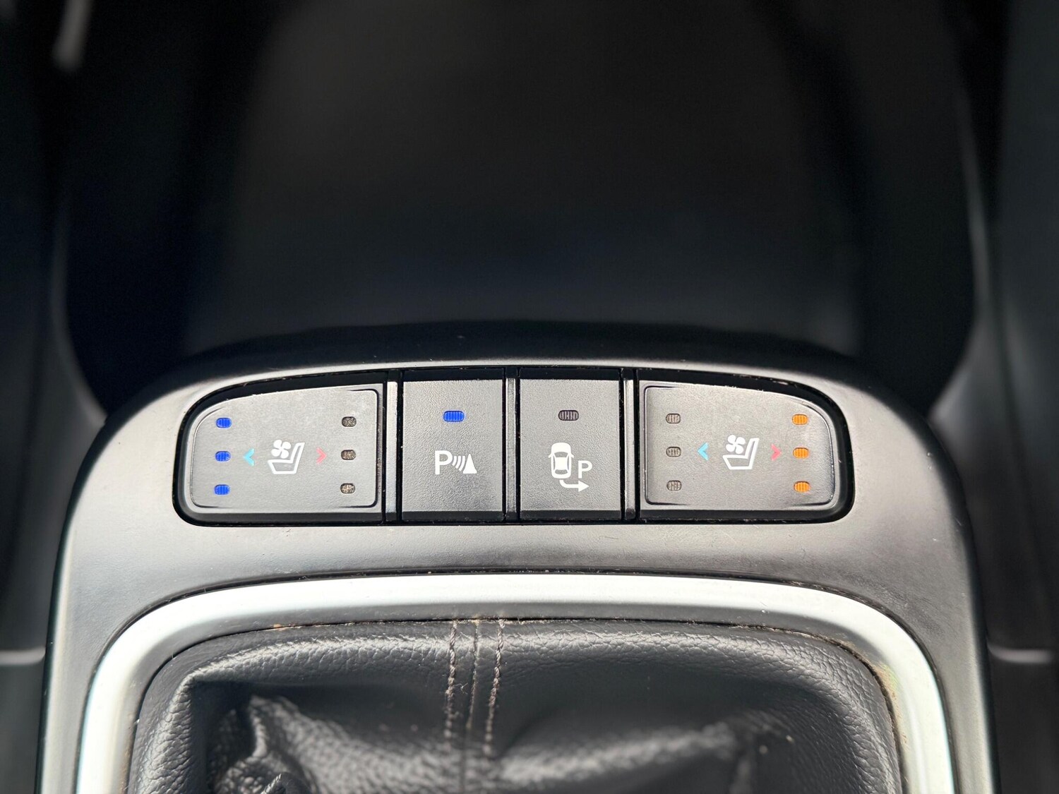 Used Hyundai Santa Fe 2017 for sale - 76499402: Photo 26