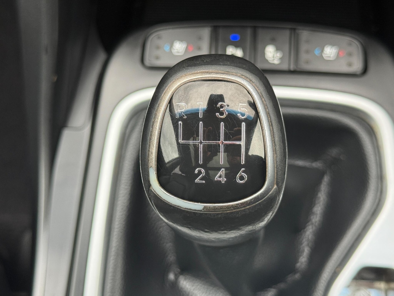 Used Hyundai Santa Fe 2017 for sale - 76499402: Photo 28