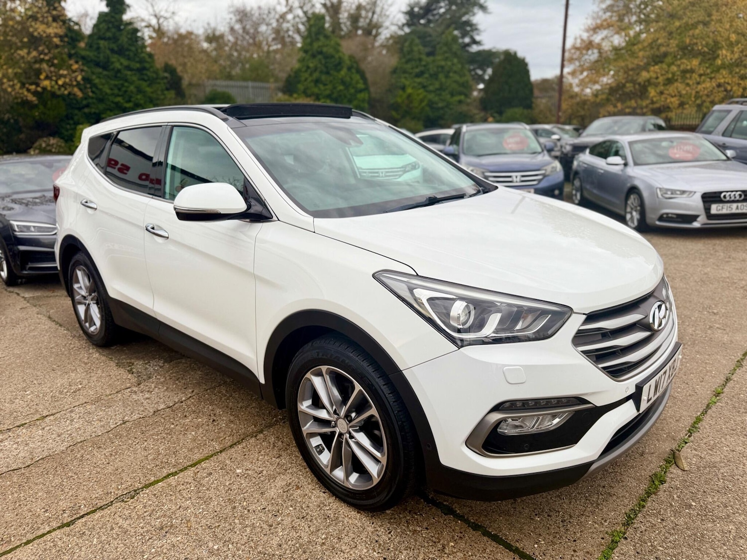 Used Hyundai Santa Fe 2017 for sale - 76499402: Photo 3