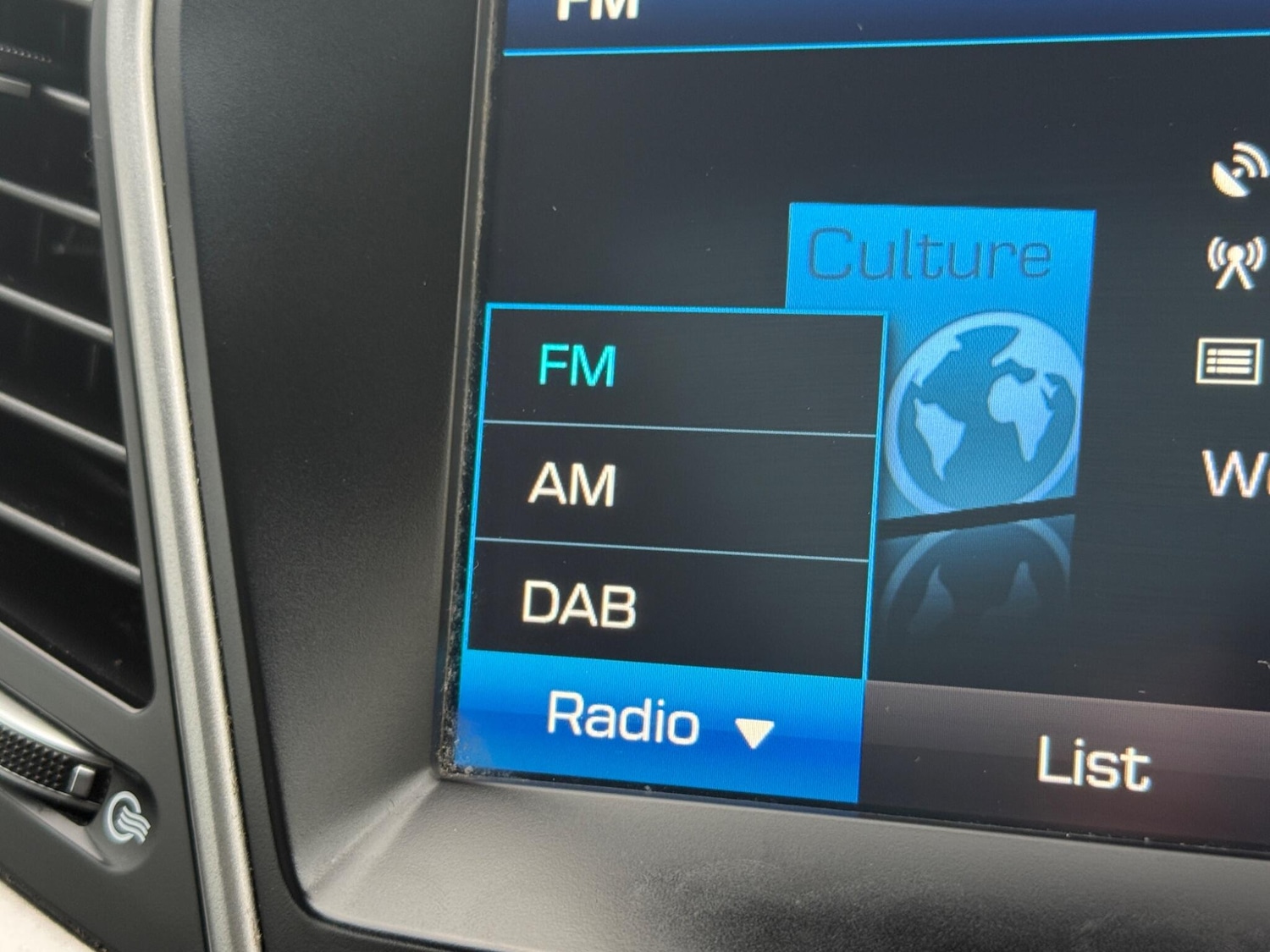 Used Hyundai Santa Fe 2017 for sale - 76499402: Photo 32