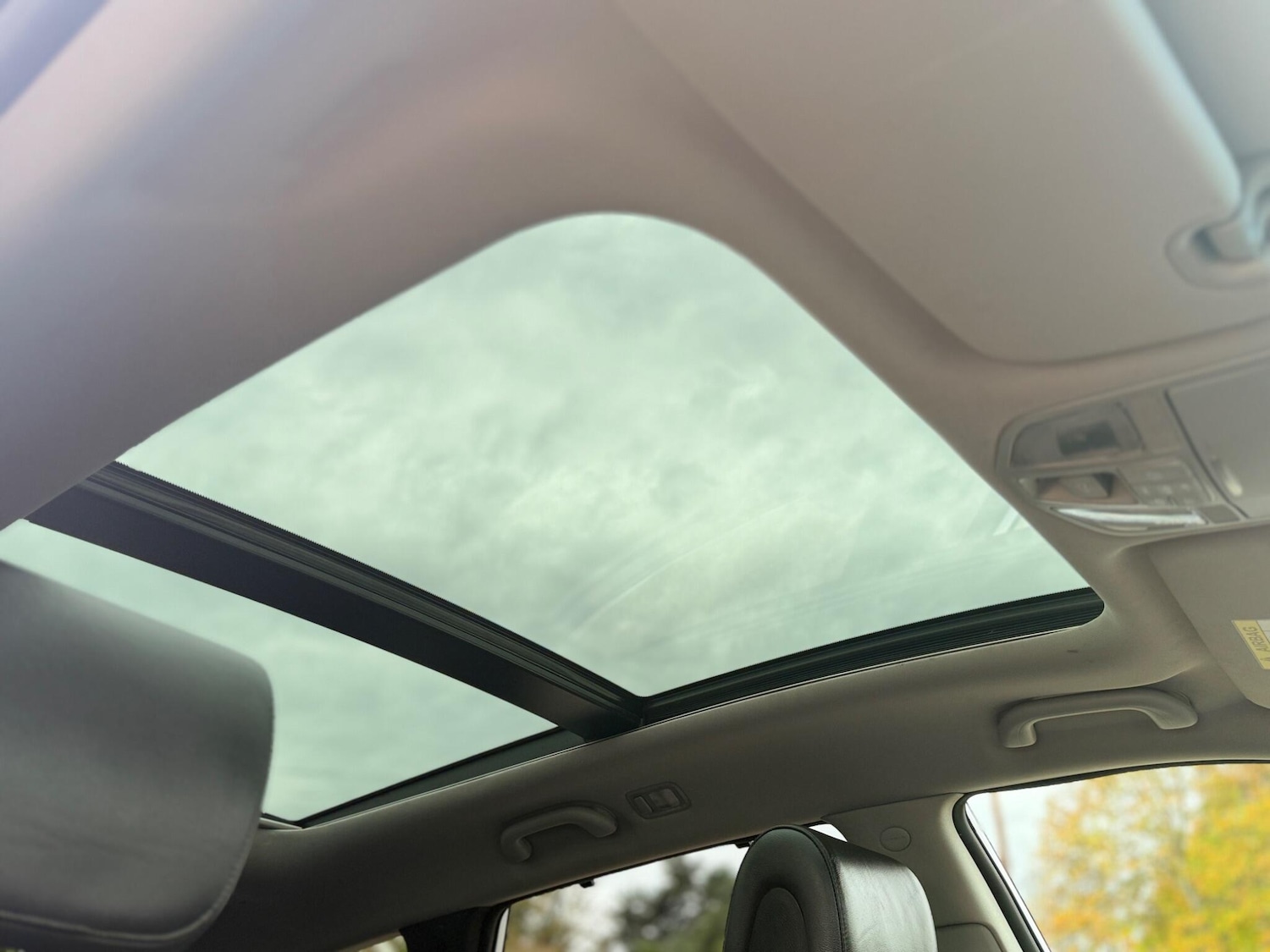 Used Hyundai Santa Fe 2017 for sale - 76499402: Photo 44