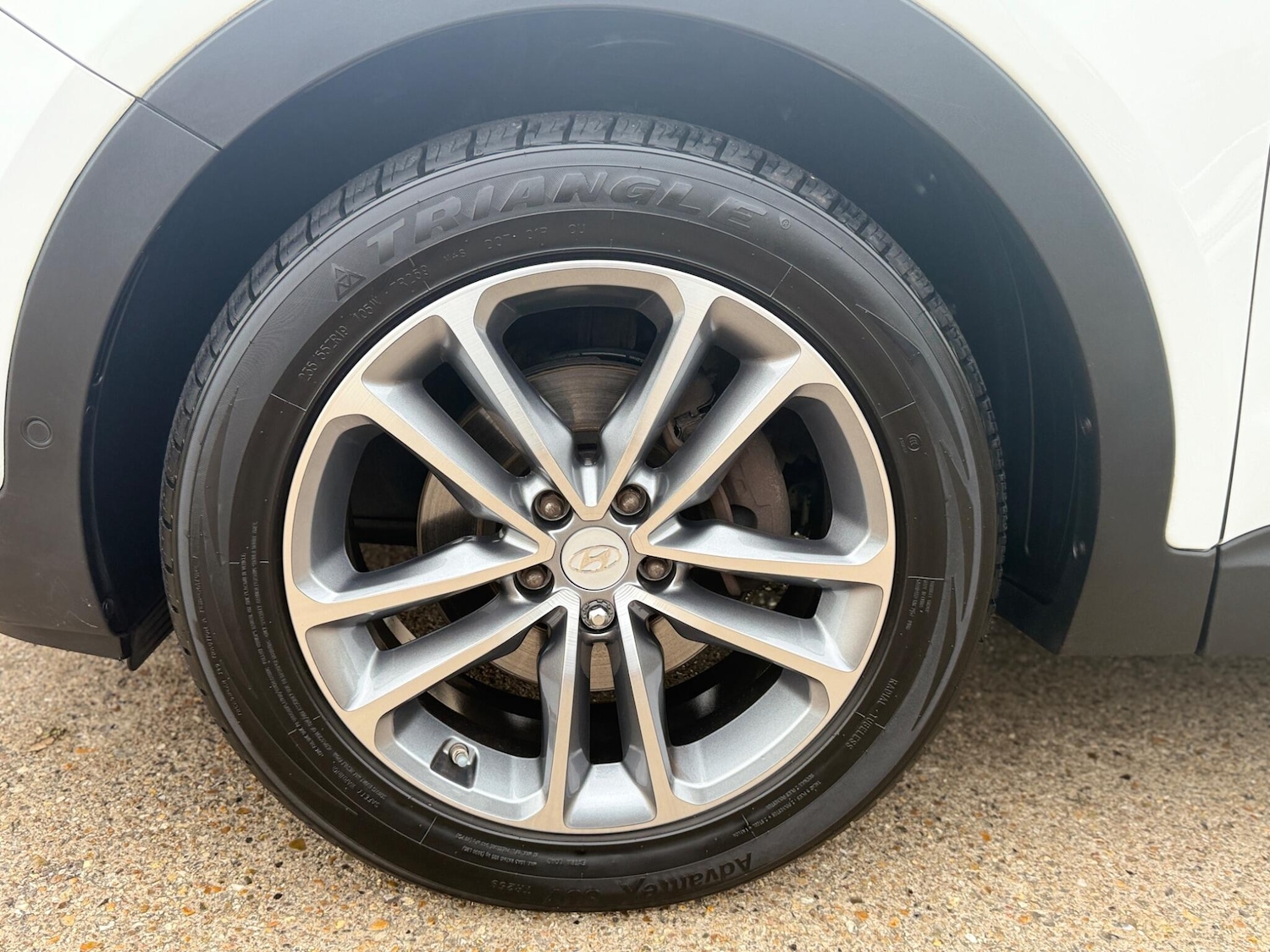 Used Hyundai Santa Fe 2017 for sale - 76499402: Photo 51