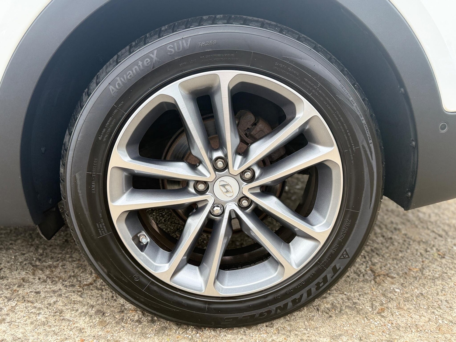 Used Hyundai Santa Fe 2017 for sale - 76499402: Photo 52