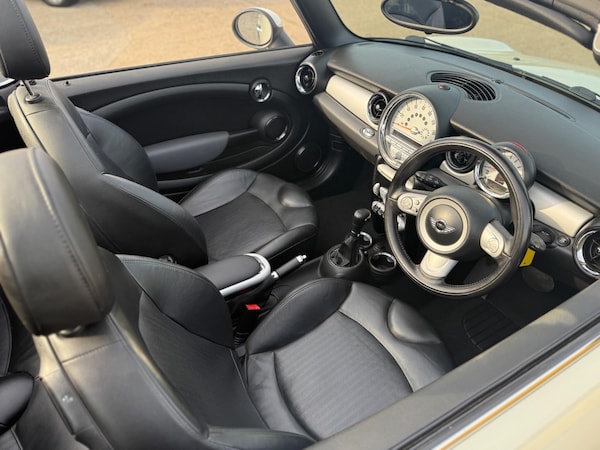 Used MINI Convertible 2009 for sale - 76201053: Photo 10