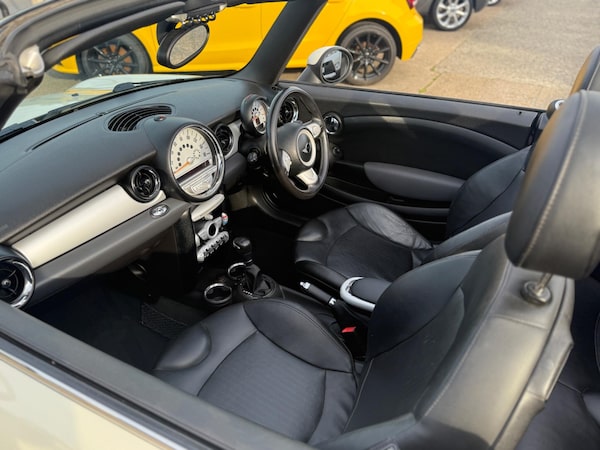 Used MINI Convertible 2009 for sale - 76201053: Photo 11