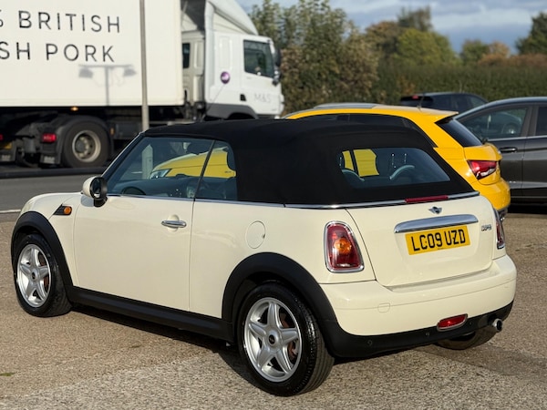 Used MINI Convertible 2009 for sale - 76201053: Photo 17