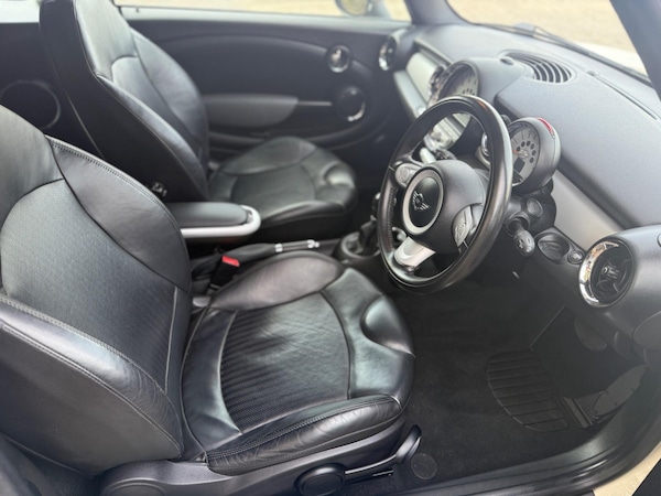 Used MINI Convertible 2009 for sale - 76201053: Photo 23