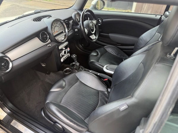 Used MINI Convertible 2009 for sale - 76201053: Photo 25
