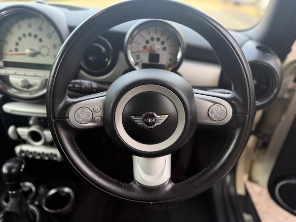 Used MINI Convertible 2009 for sale - 76201053: Photo 28