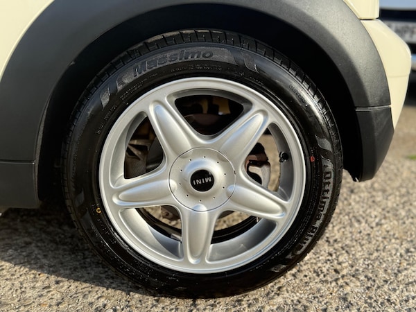 Used MINI Convertible 2009 for sale - 76201053: Photo 38