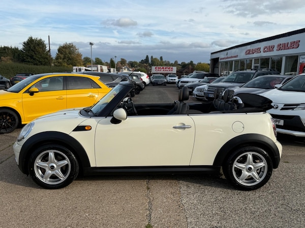 Used MINI Convertible 2009 for sale - 76201053: Photo 4