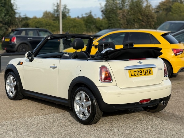 Used MINI Convertible 2009 for sale - 76201053: Photo 5