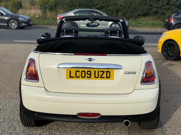 Used MINI Convertible 2009 for sale - 76201053: Photo 6