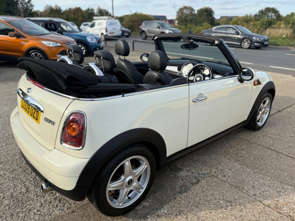 Used MINI Convertible 2009 for sale - 76201053: Photo 7