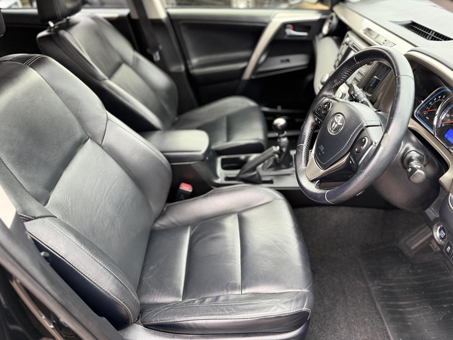 Used Toyota RAV4 2014 for sale - 77625816: Photo 9