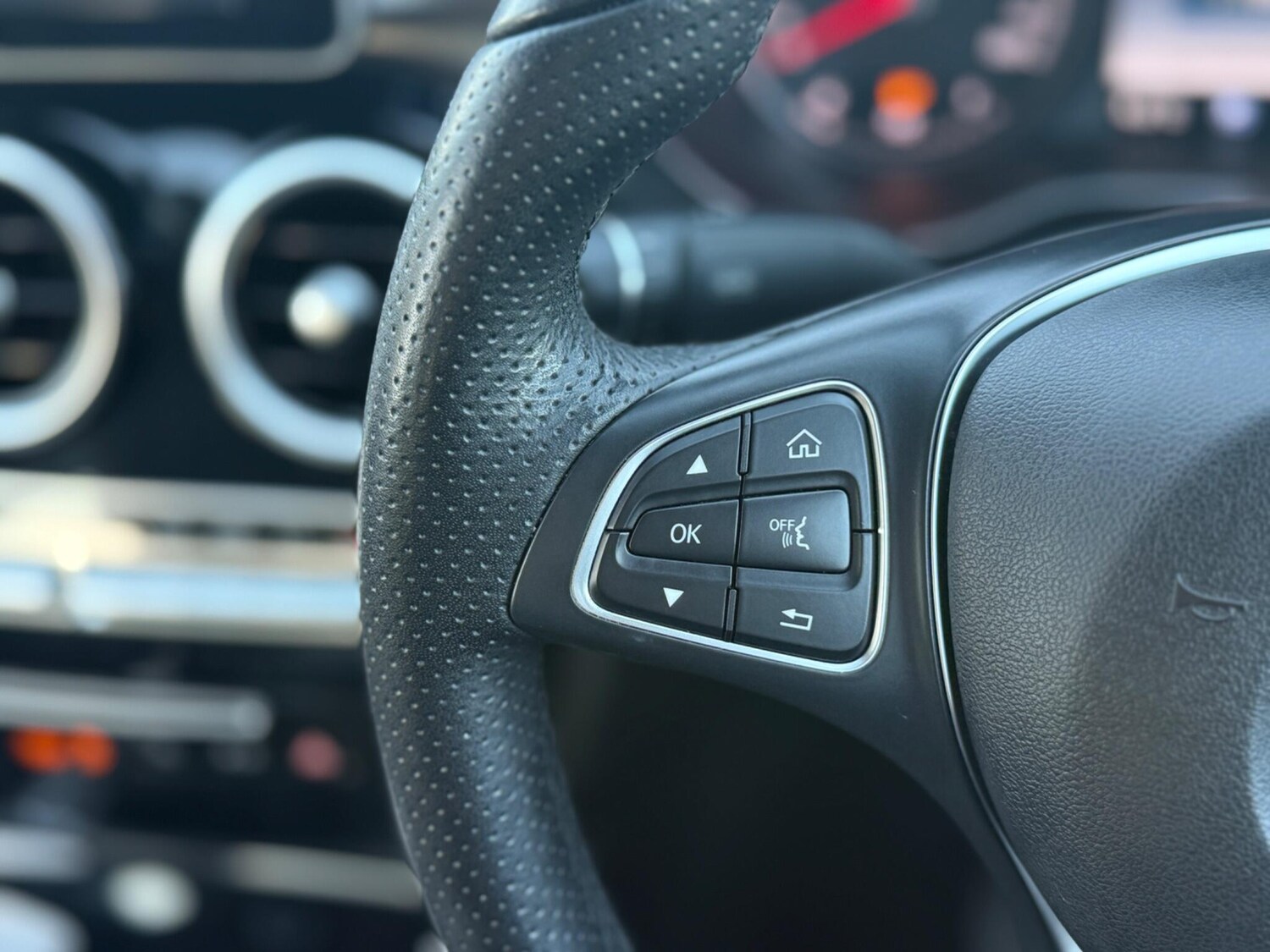 Used Mercedes-Benz C Class 2018 for sale - 76715499: Photo 37