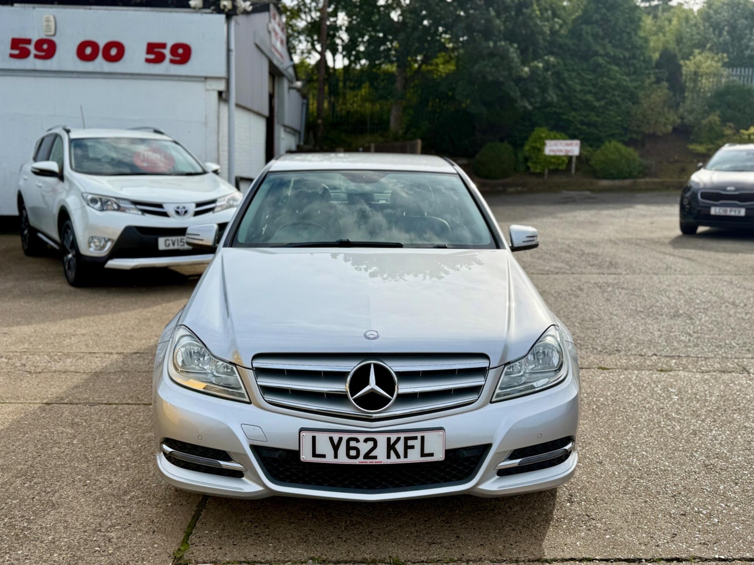 Used Mercedes-Benz C Class 2013 for sale - 75828829: Photo 2