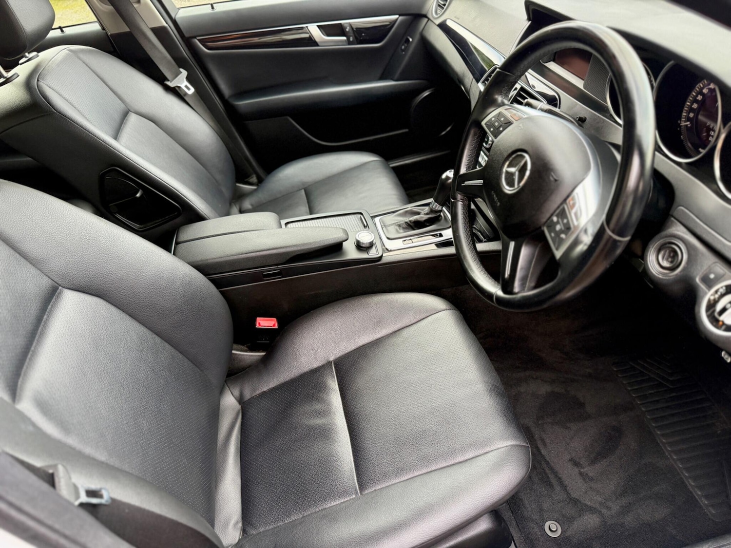 Used Mercedes-Benz C Class 2013 for sale - 75828829: Photo 9