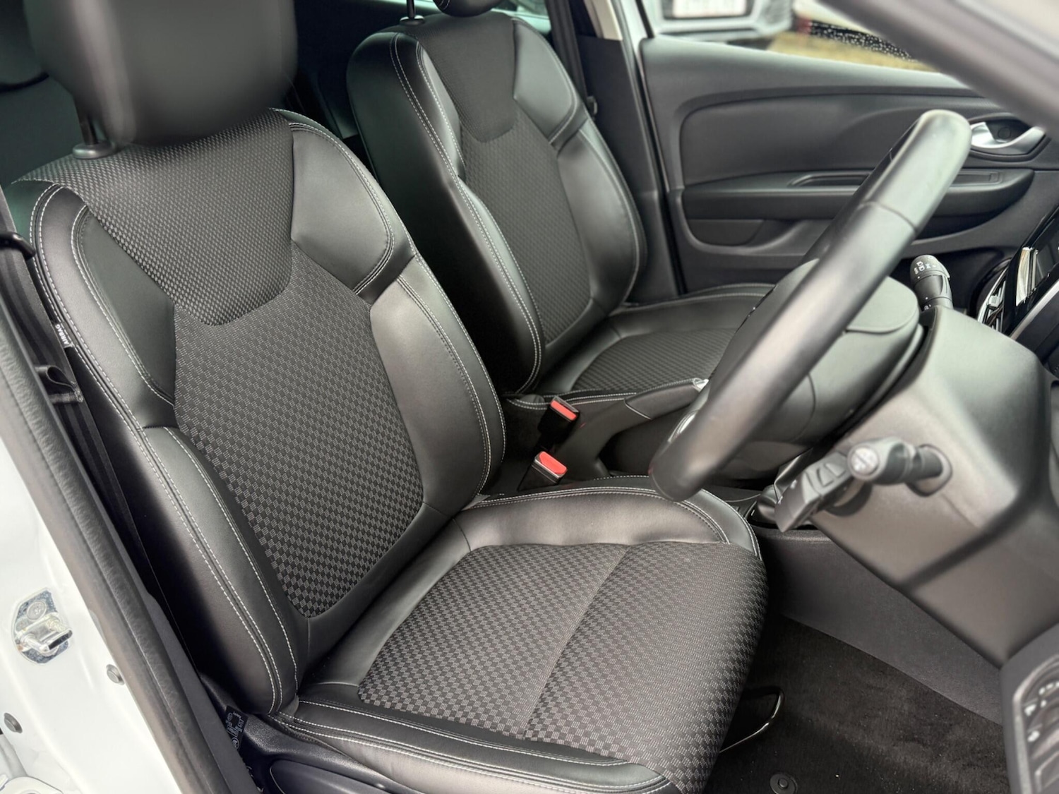 Used Renault Clio 2019 for sale - 76752488: Photo 10