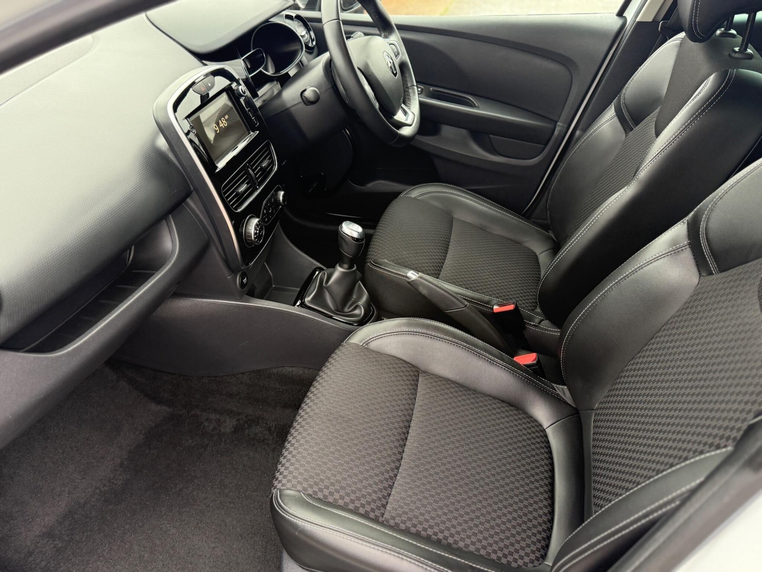 Used Renault Clio 2019 for sale - 76752488: Photo 11