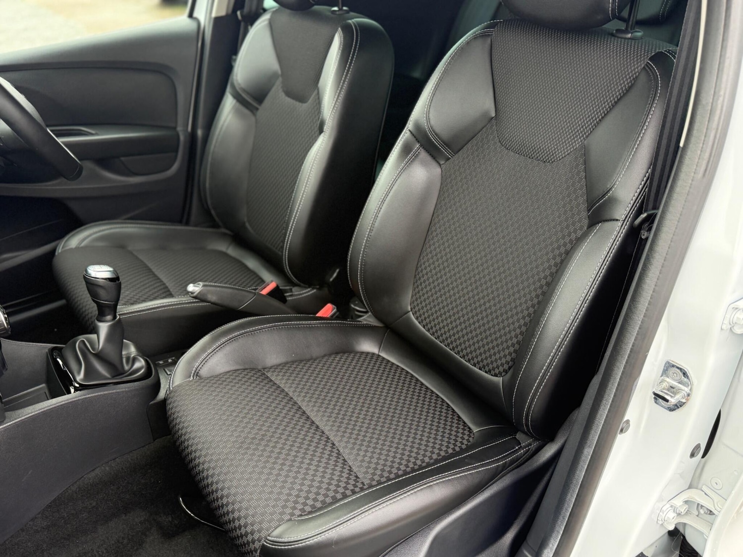 Used Renault Clio 2019 for sale - 76752488: Photo 12