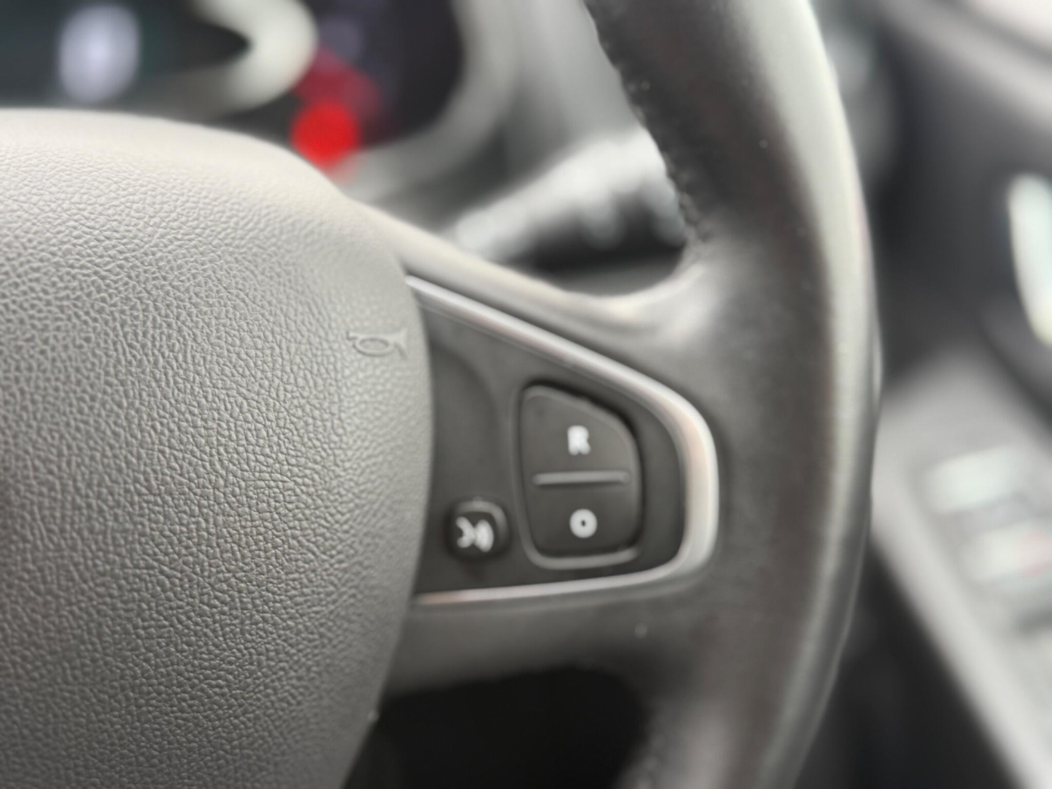 Used Renault Clio 2019 for sale - 76752488: Photo 26