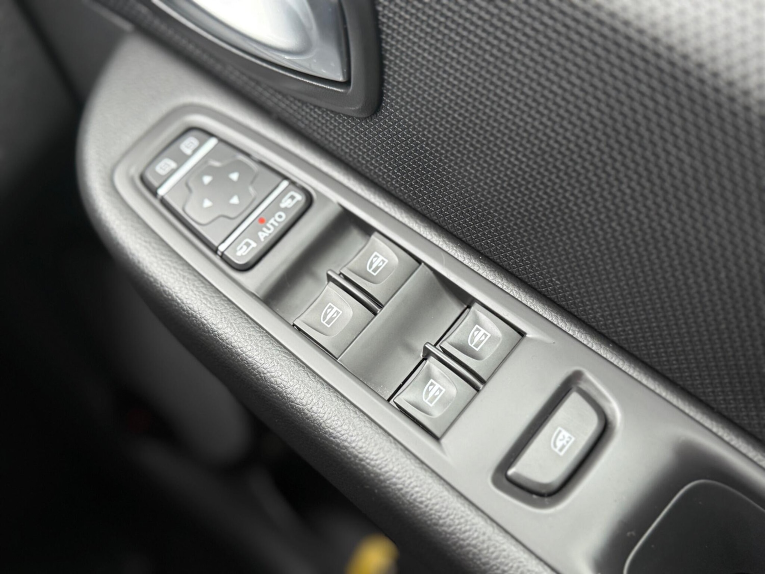 Used Renault Clio 2019 for sale - 76752488: Photo 27