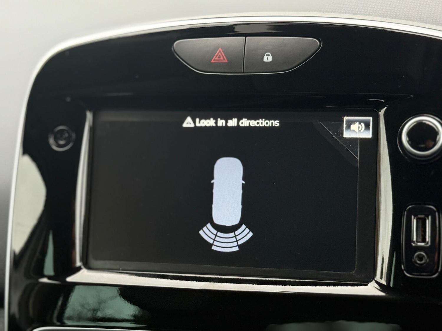 Used Renault Clio 2019 for sale - 76752488: Photo 30