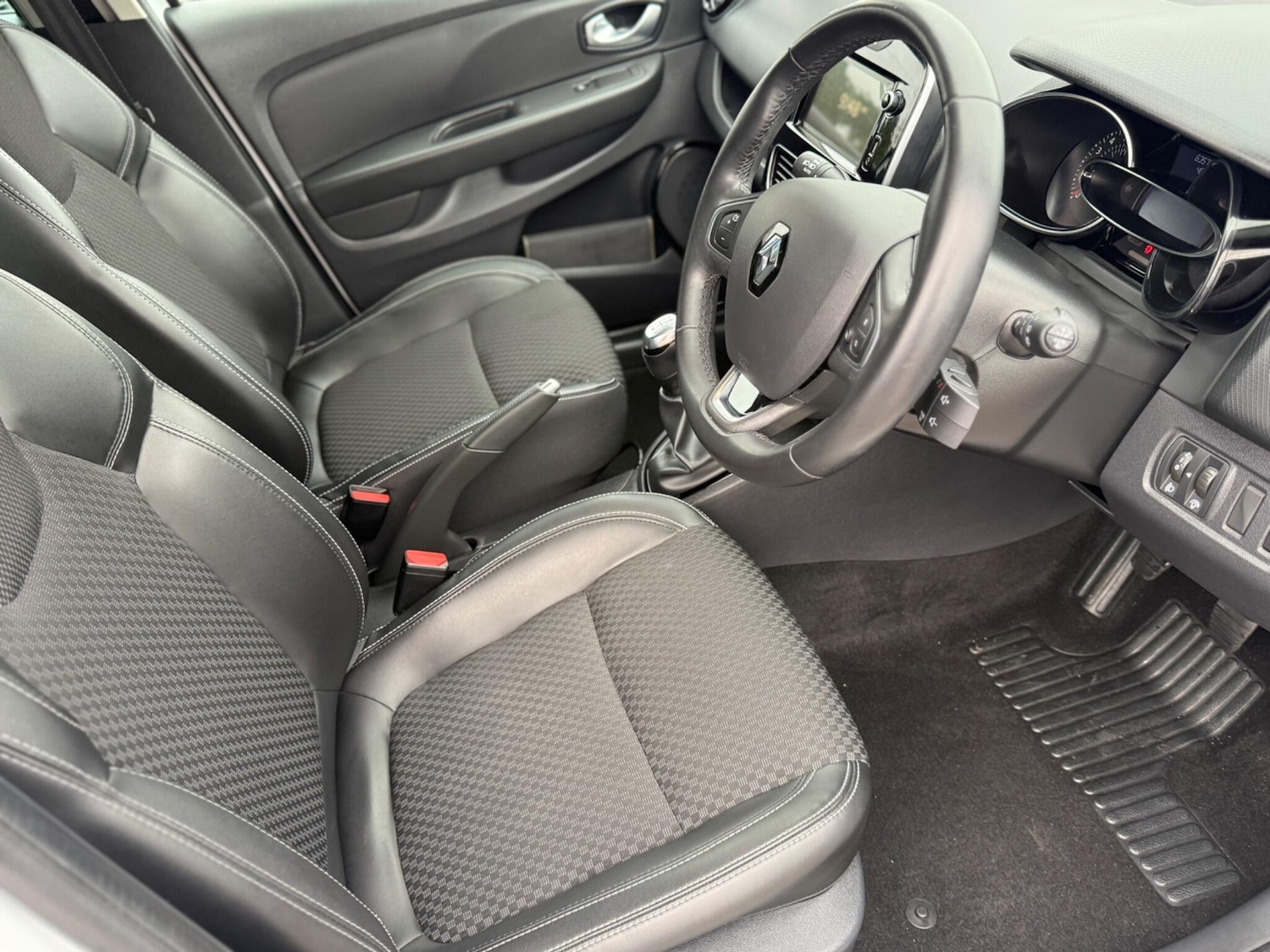 Used Renault Clio 2019 for sale - 76752488: Photo 9