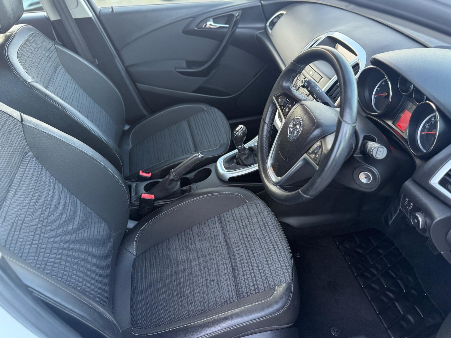 Used Vauxhall Astra 2015 for sale - 76562376: Photo 9