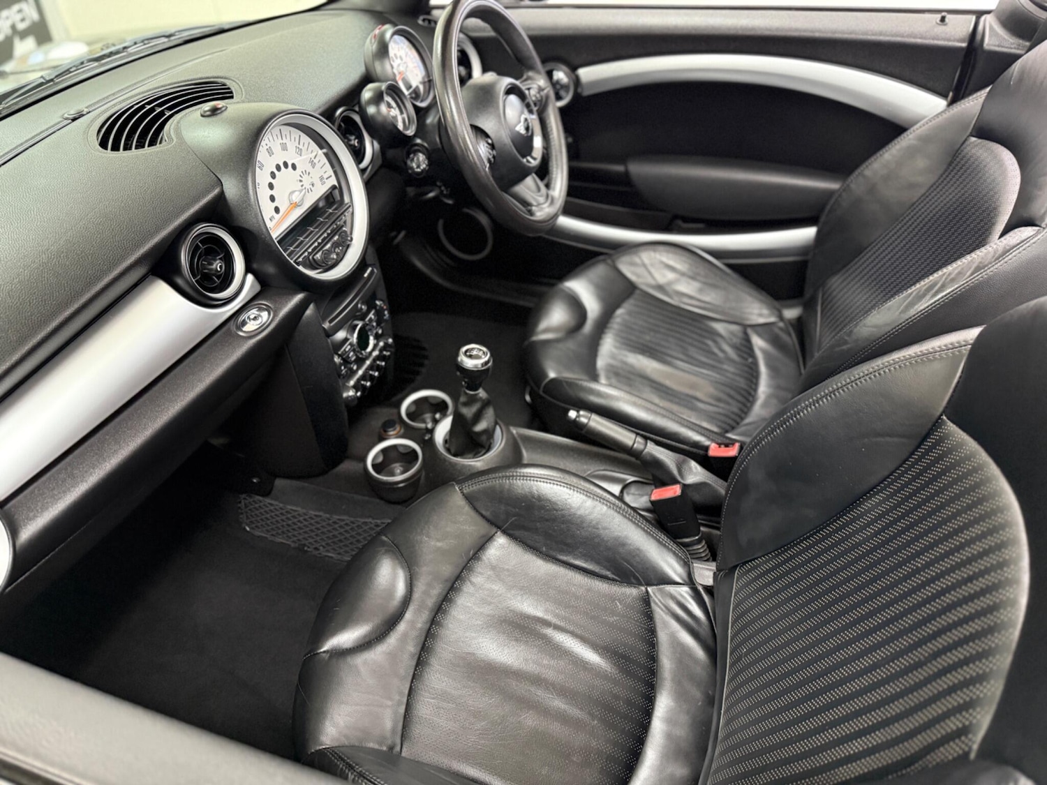 Used MINI Convertible 2011 for sale - 76992700: Photo 12