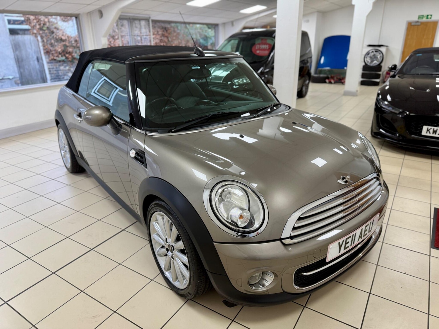Used MINI Convertible 2011 for sale - 76992700: Photo 15