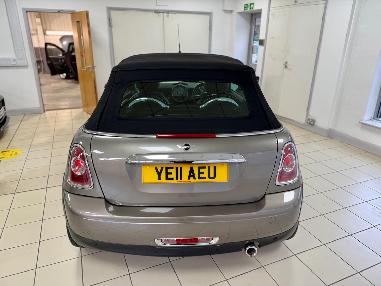 Used MINI Convertible 2011 for sale - 76992700: Photo 18