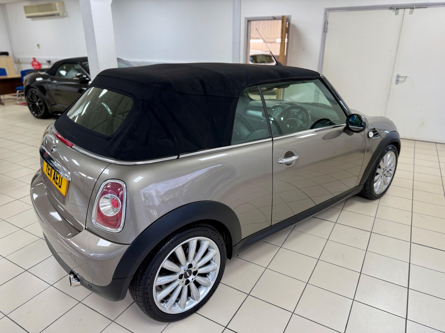 Used MINI Convertible 2011 for sale - 76992700: Photo 19
