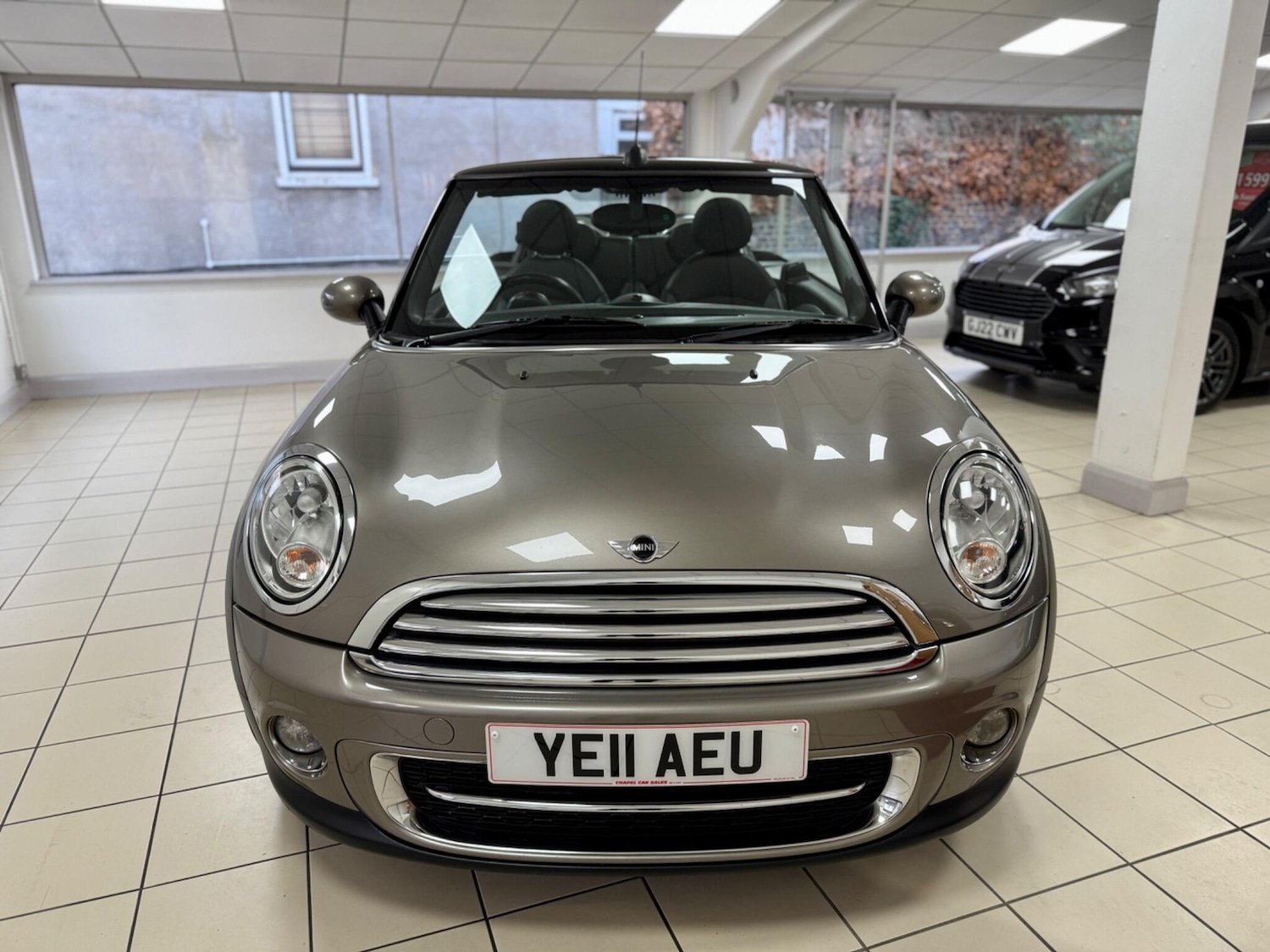 Used MINI Convertible 2011 for sale - 76992700: Photo 2