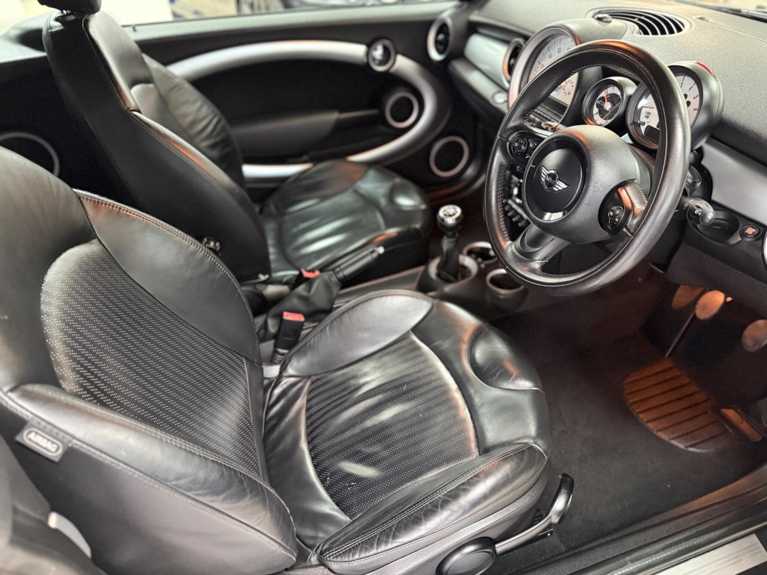 Used MINI Convertible 2011 for sale - 76992700: Photo 20