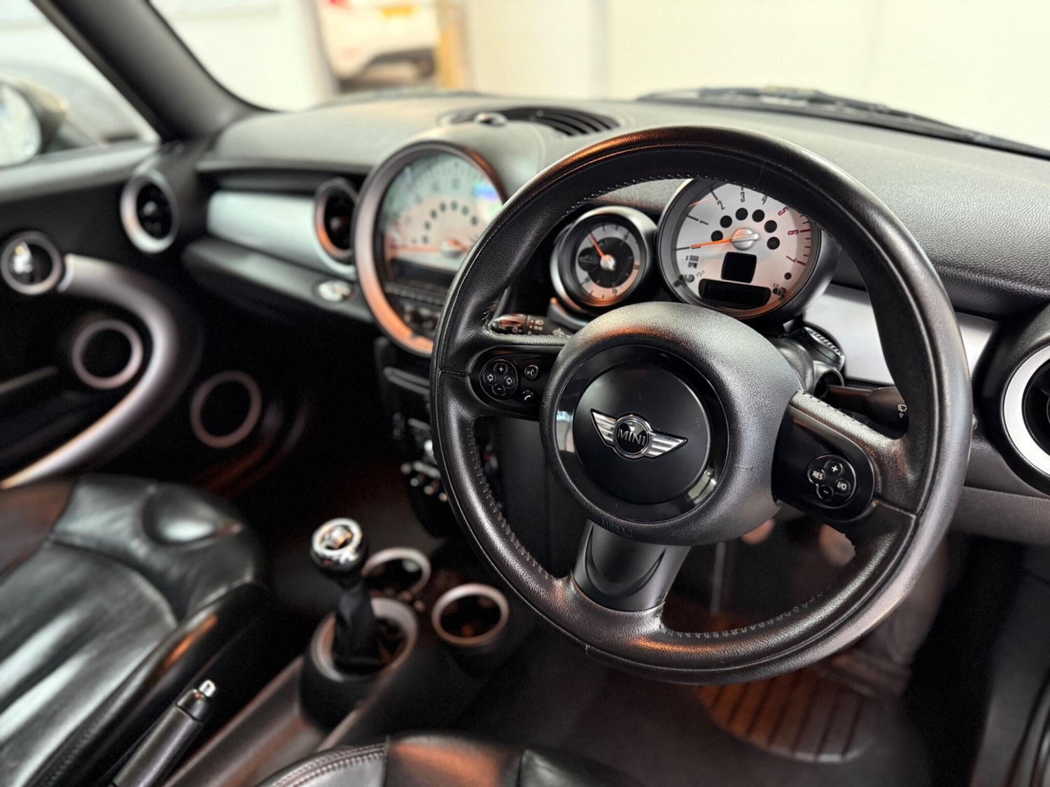 Used MINI Convertible 2011 for sale - 76992700: Photo 22