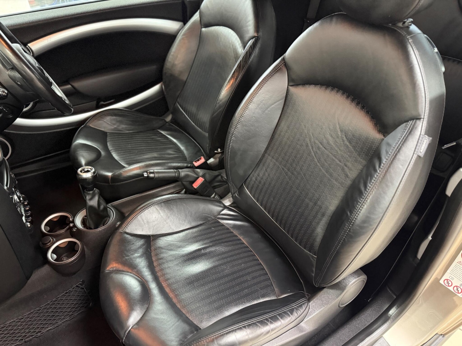 Used MINI Convertible 2011 for sale - 76992700: Photo 23