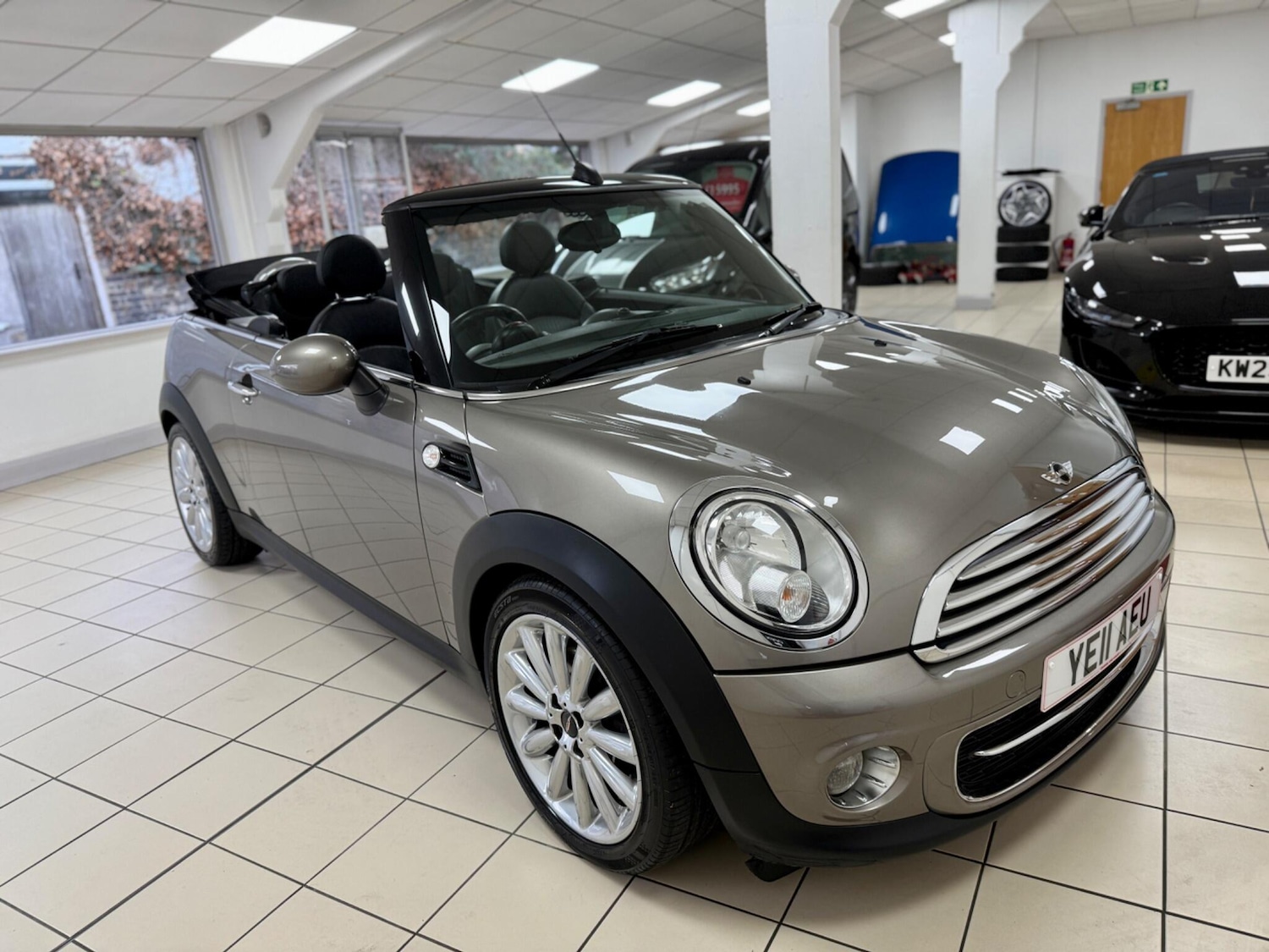 Used MINI Convertible 2011 for sale - 76992700: Photo 3
