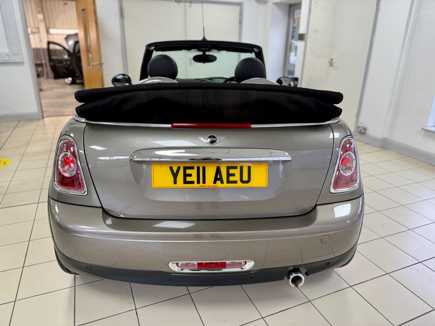 Used MINI Convertible 2011 for sale - 76992700: Photo 6