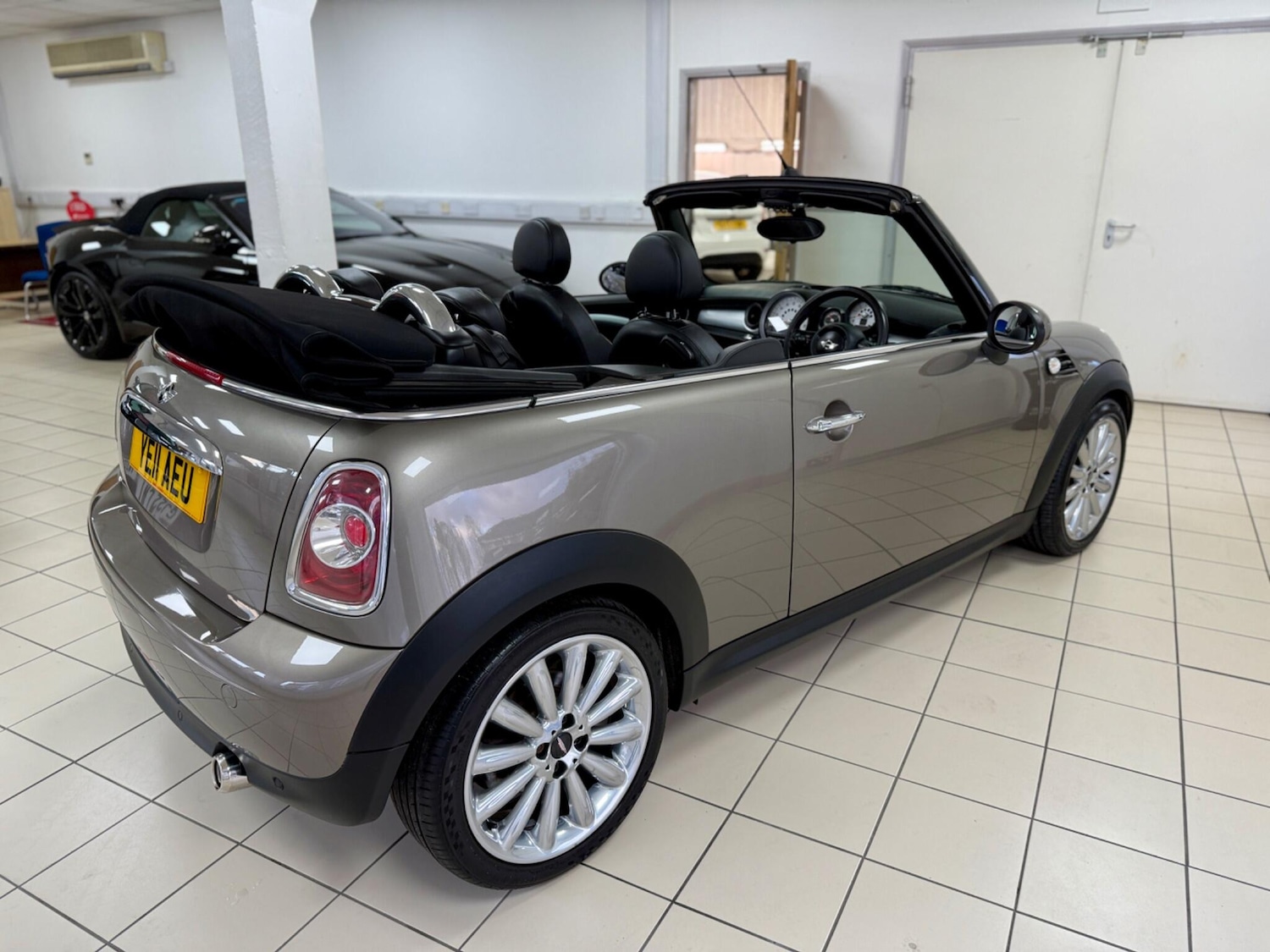 Used MINI Convertible 2011 for sale - 76992700: Photo 7