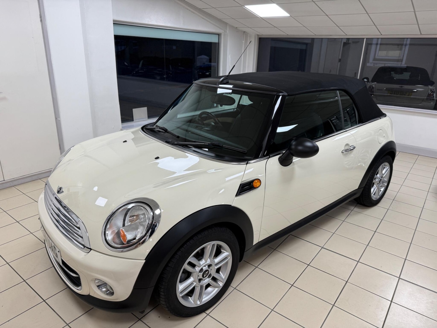 Used MINI Convertible 2011 for sale - 76801884: Photo 12