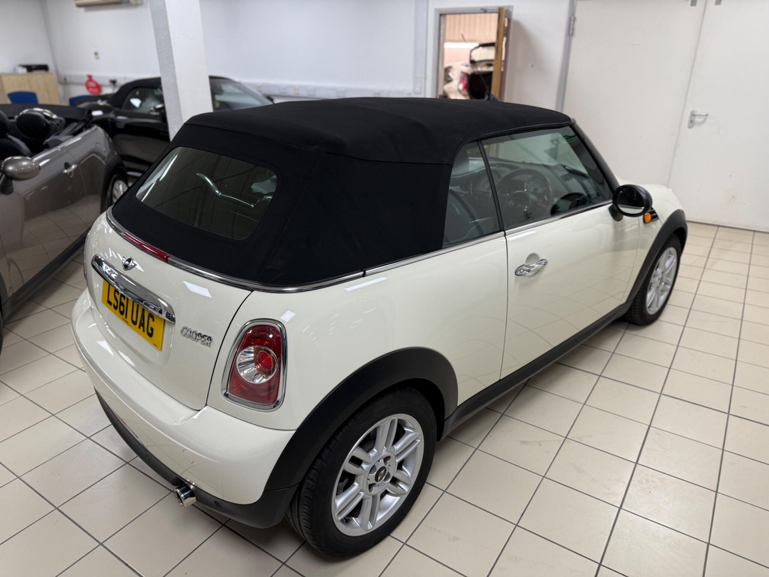 Used MINI Convertible 2011 for sale - 76801884: Photo 15