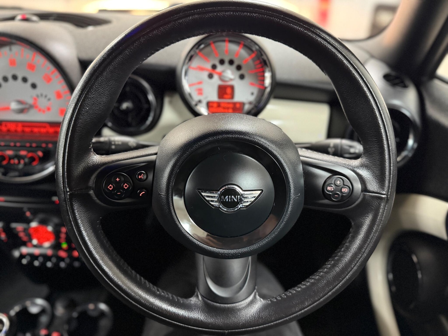 Used MINI Convertible 2011 for sale - 76801884: Photo 18