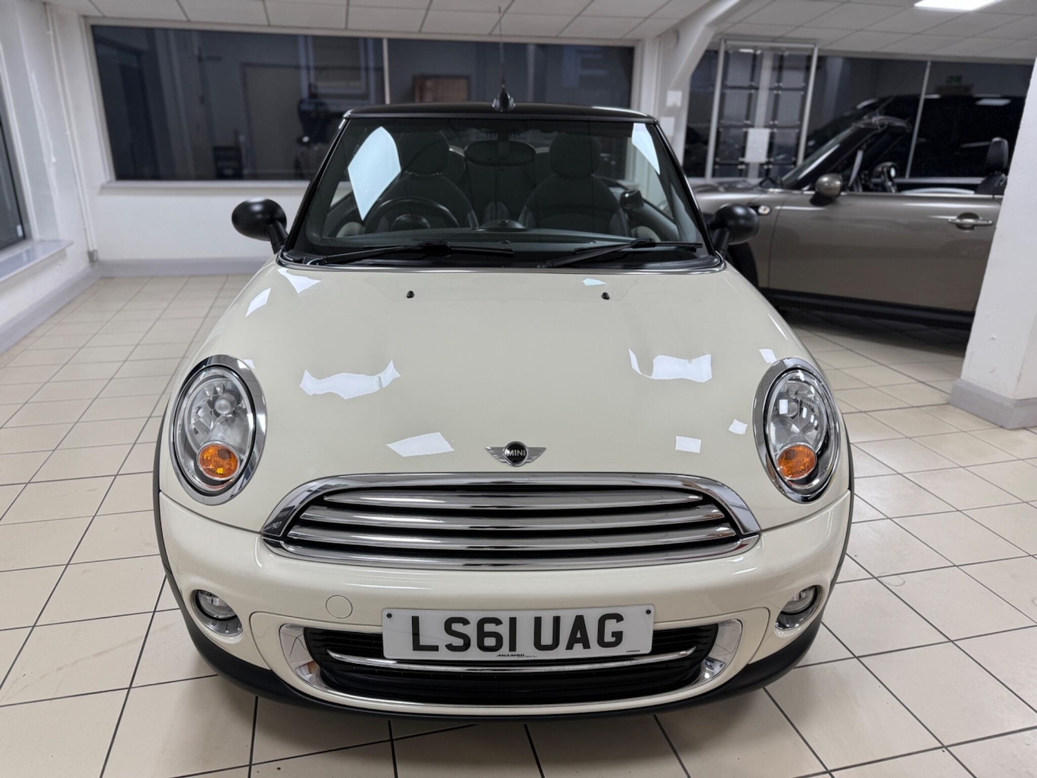Used MINI Convertible 2011 for sale - 76801884: Photo 2