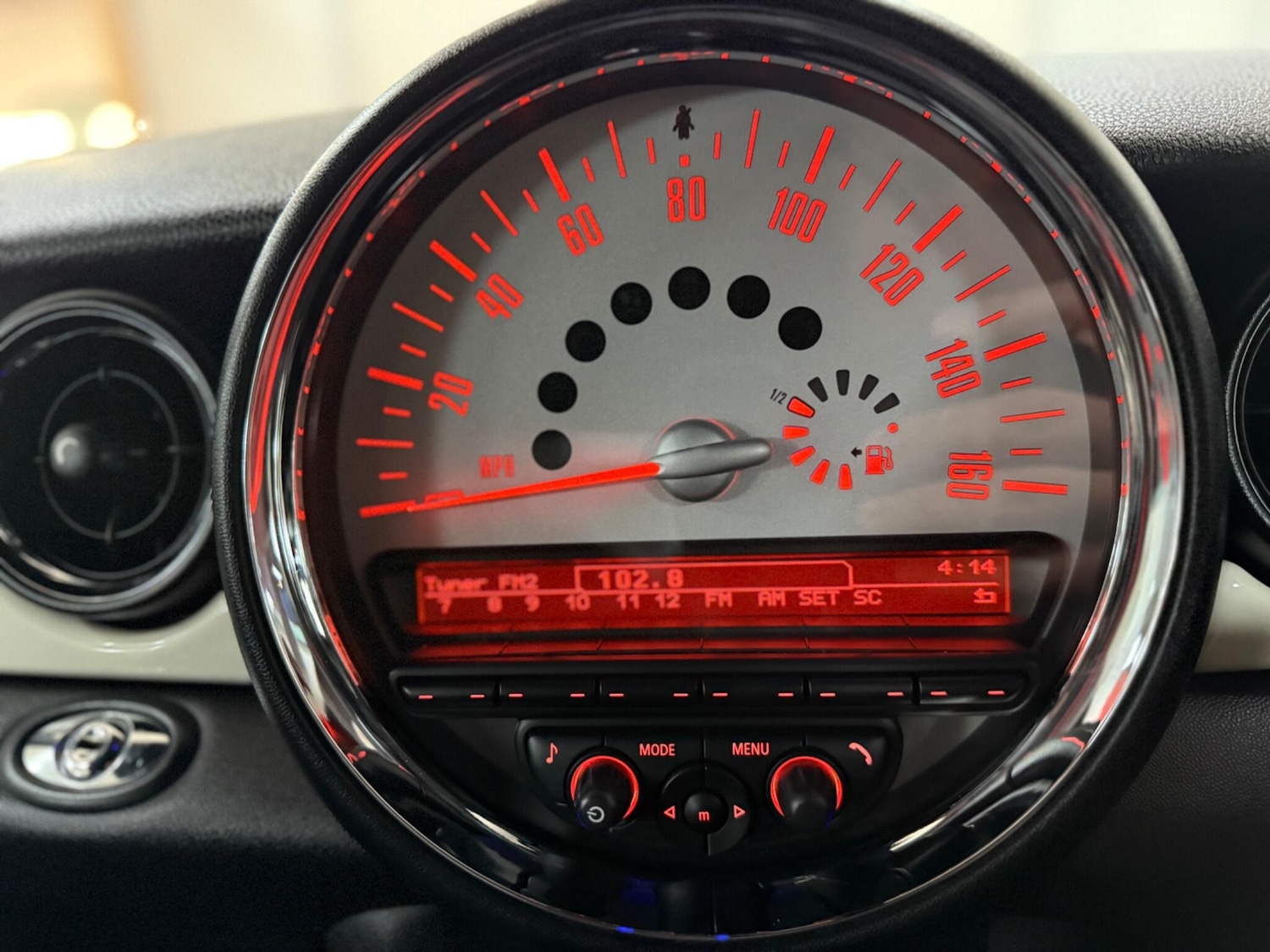 Used MINI Convertible 2011 for sale - 76801884: Photo 21