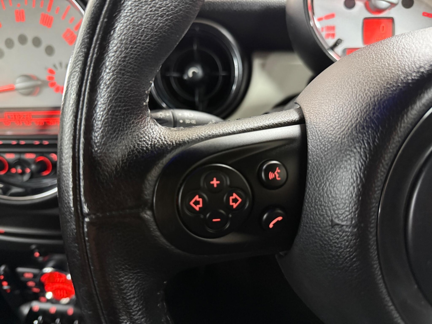 Used MINI Convertible 2011 for sale - 76801884: Photo 24