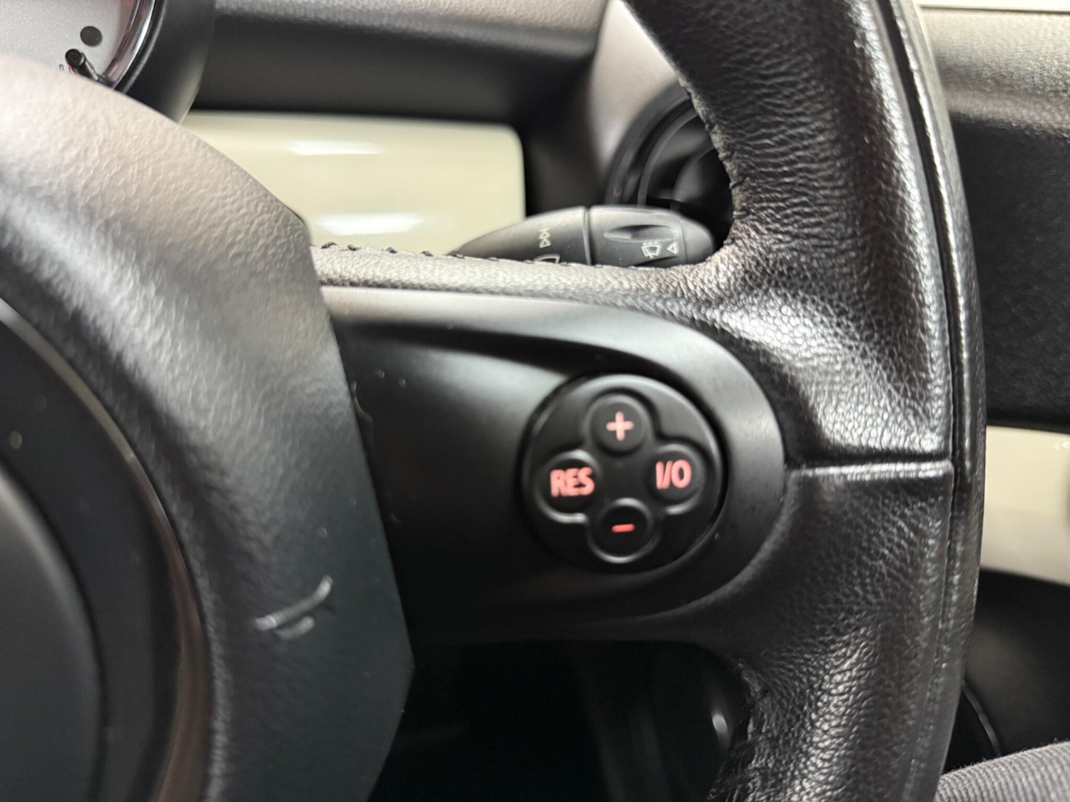 Used MINI Convertible 2011 for sale - 76801884: Photo 25