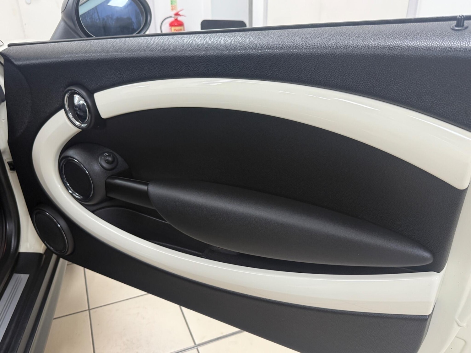 Used MINI Convertible 2011 for sale - 76801884: Photo 27