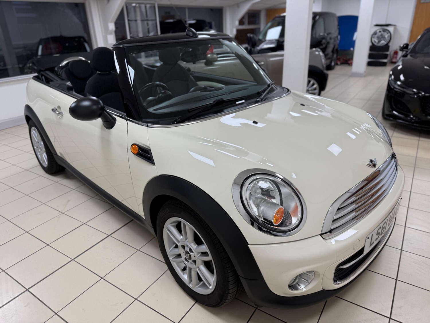 Used MINI Convertible 2011 for sale - 76801884: Photo 3